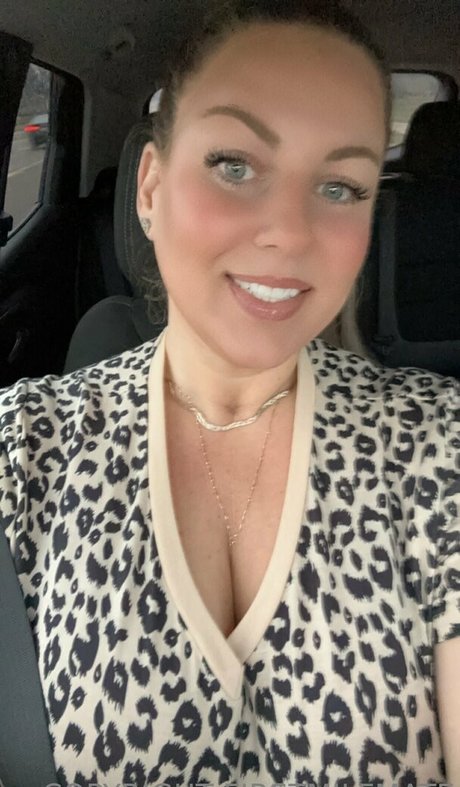 Foto desnuda filtrada de OnlyFans de Firstmilfmate