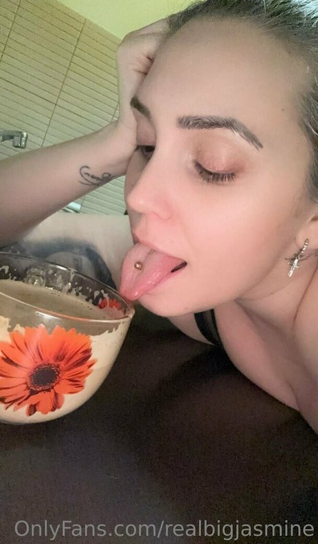 Foto desnuda filtrada de OnlyFans de Realbigjasmine