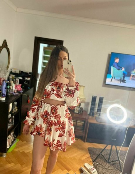 Foto desnuda filtrada de OnlyFans de Mik3la