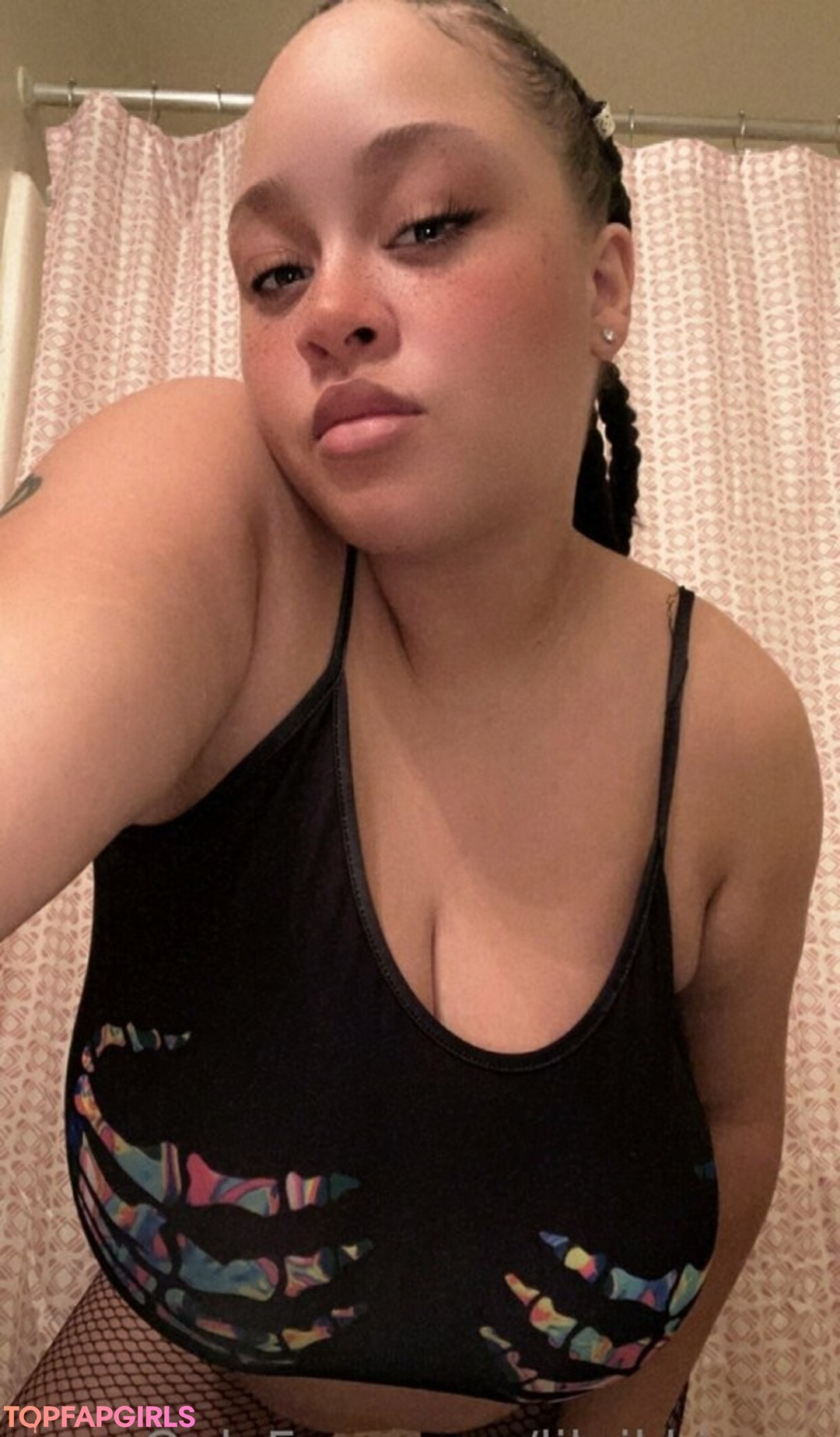 Foto desnuda filtrada de OnlyFans de Lilnikkirena #29 Foto desnuda filtrada de OnlyFans de Lilnikkirena #29