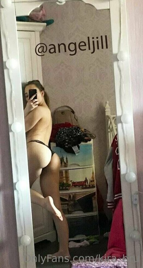 Foto desnuda filtrada de OnlyFans de Kirabrunette1