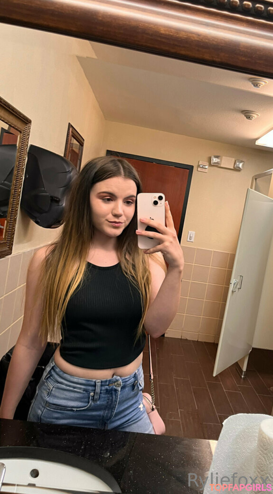 Foto desnuda filtrada de OnlyFans de Ryliefoxxfree #39 Foto desnuda filtrada de OnlyFans de Ryliefoxxfree #39