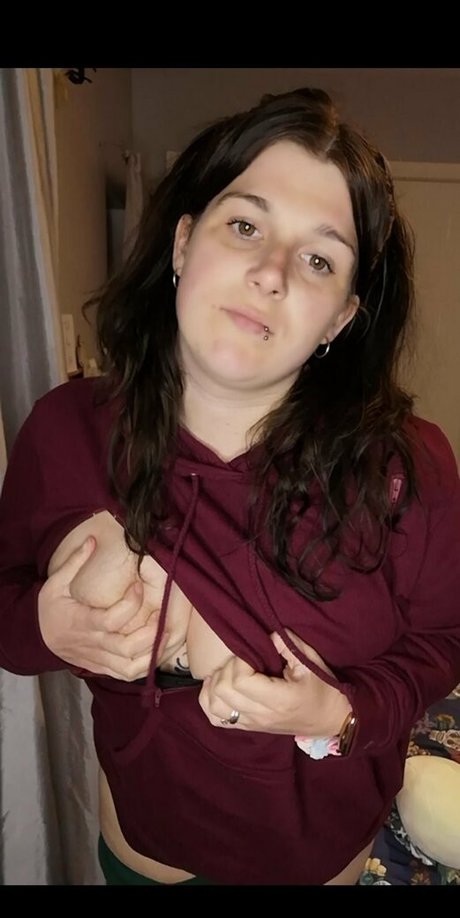 Foto desnuda filtrada de OnlyFans de Pregnantgothmama