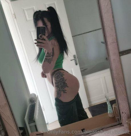 Foto desnuda filtrada de OnlyFans de Bigassbootybabez