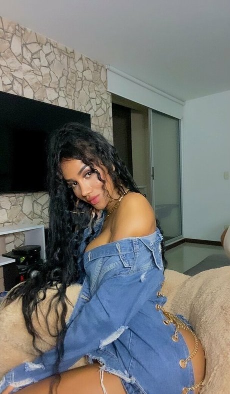 Foto desnuda filtrada de OnlyFans de Laura Saenz