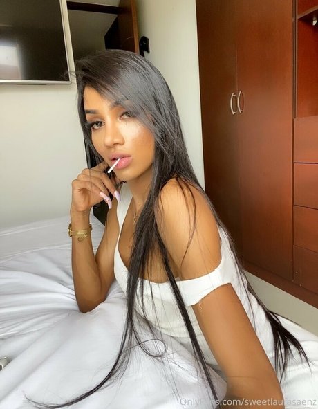 Foto desnuda filtrada de OnlyFans de Laura Saenz
