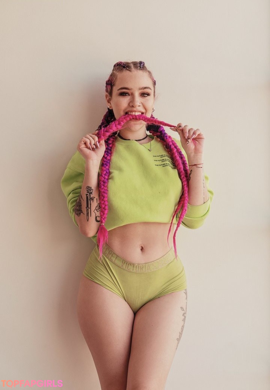 Foto desnuda filtrada de OnlyFans de Thepeachapp #534 Foto desnuda filtrada de OnlyFans de Thepeachapp #534