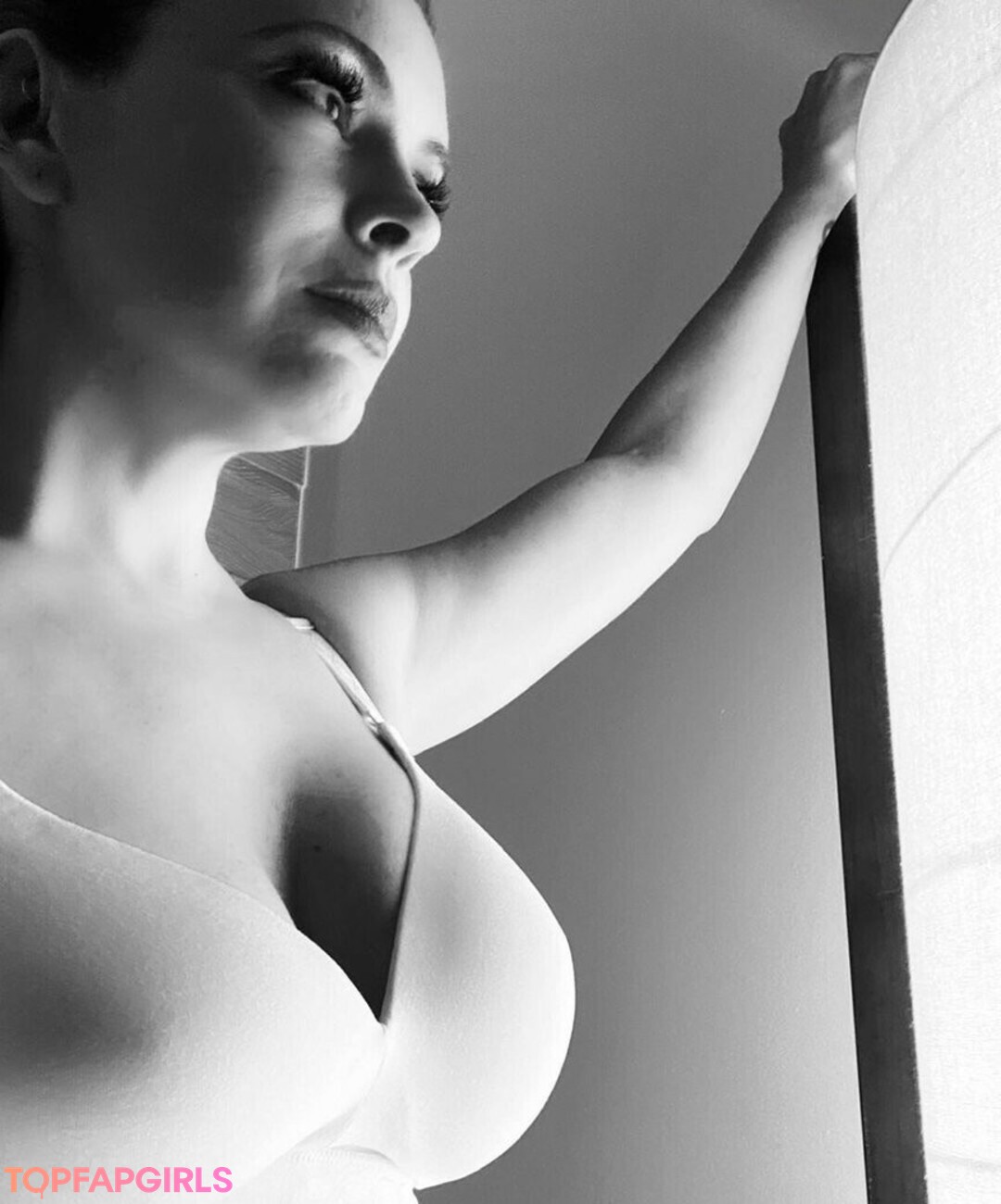 Foto desnuda filtrada de OnlyFans de Alyssa Milano #215 Foto desnuda filtrada de OnlyFans de Alyssa Milano #215