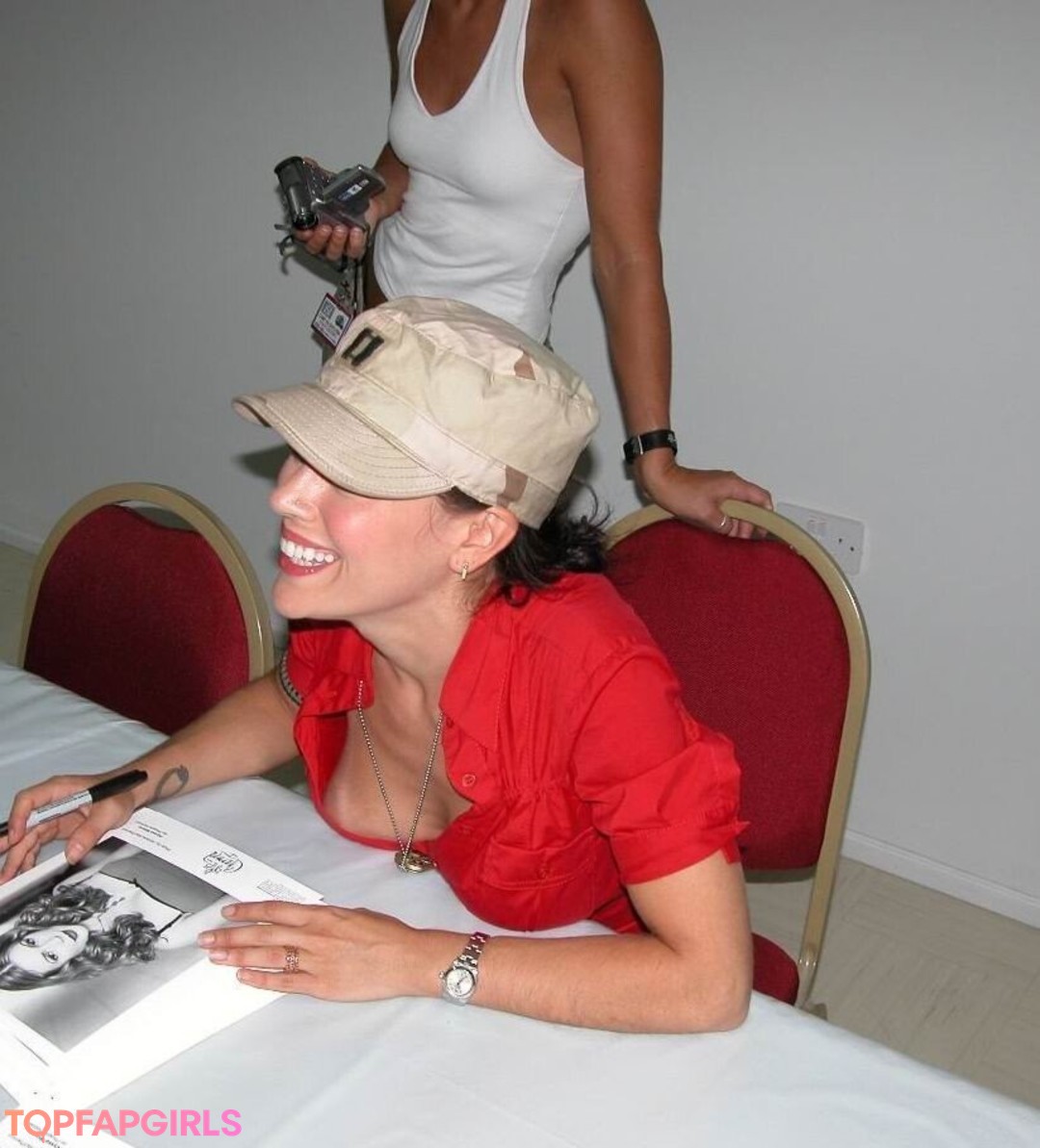 Foto desnuda filtrada de OnlyFans de Alyssa Milano #72 Foto desnuda filtrada de OnlyFans de Alyssa Milano #72