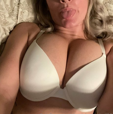 Blondebombshell18