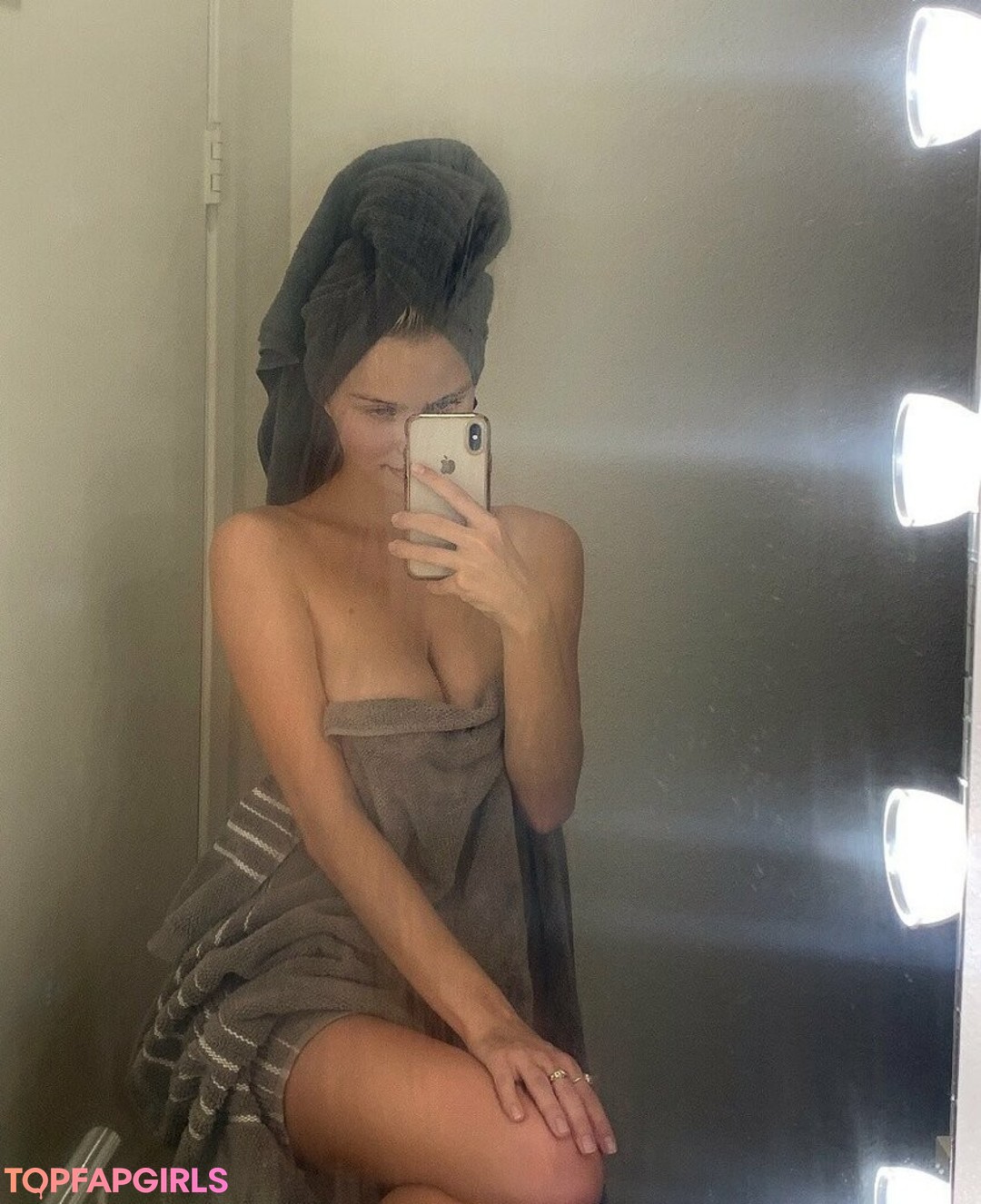 Foto desnuda filtrada de OnlyFans de Julialogan #4 Foto desnuda filtrada de OnlyFans de Julialogan #4