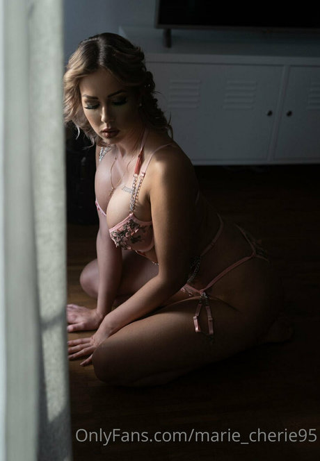 Foto desnuda filtrada de OnlyFans de Mariecherie95