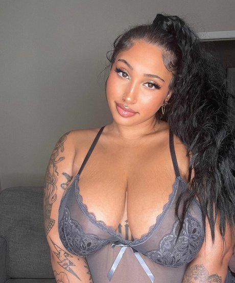 Foto desnuda filtrada de OnlyFans de Jeanette Prakash