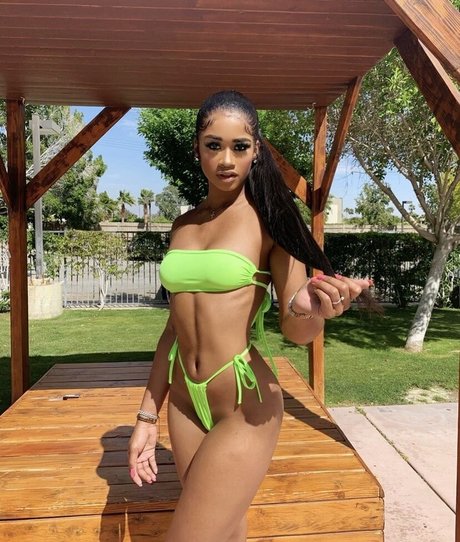 Foto desnuda filtrada de OnlyFans de Alana Walker Ai Porn