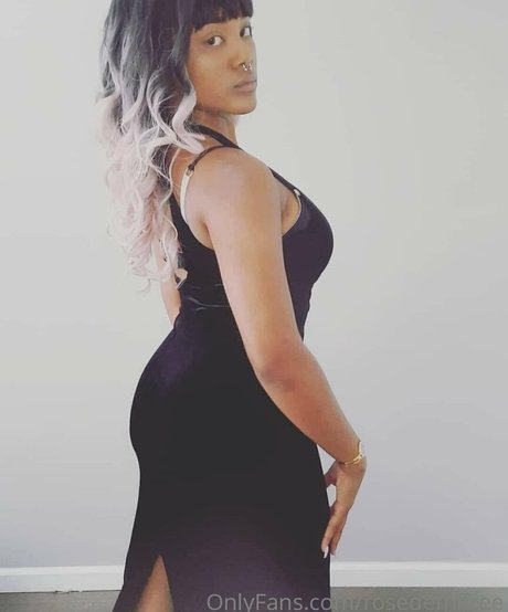 Foto desnuda filtrada de OnlyFans de Rosedemifree