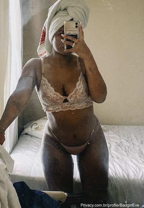 Foto desnuda filtrada de OnlyFans de Badgirl Eve