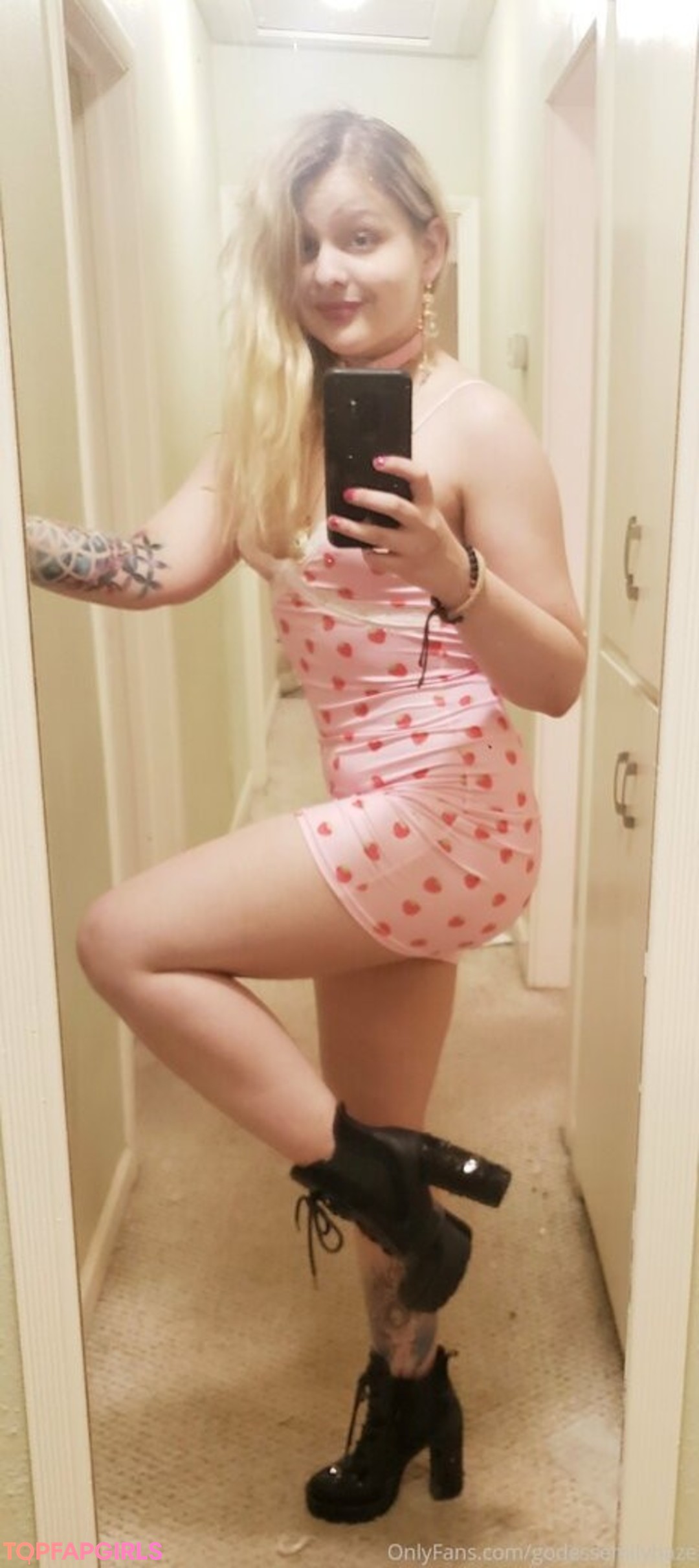 Foto desnuda filtrada de OnlyFans de Realemilyhaze #15 Foto desnuda filtrada de OnlyFans de Realemilyhaze #15