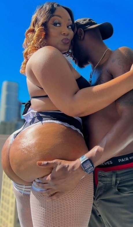 Mimi Curvaceous