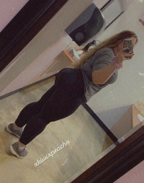 Foto desnuda filtrada de OnlyFans de Xkiwixpeachx