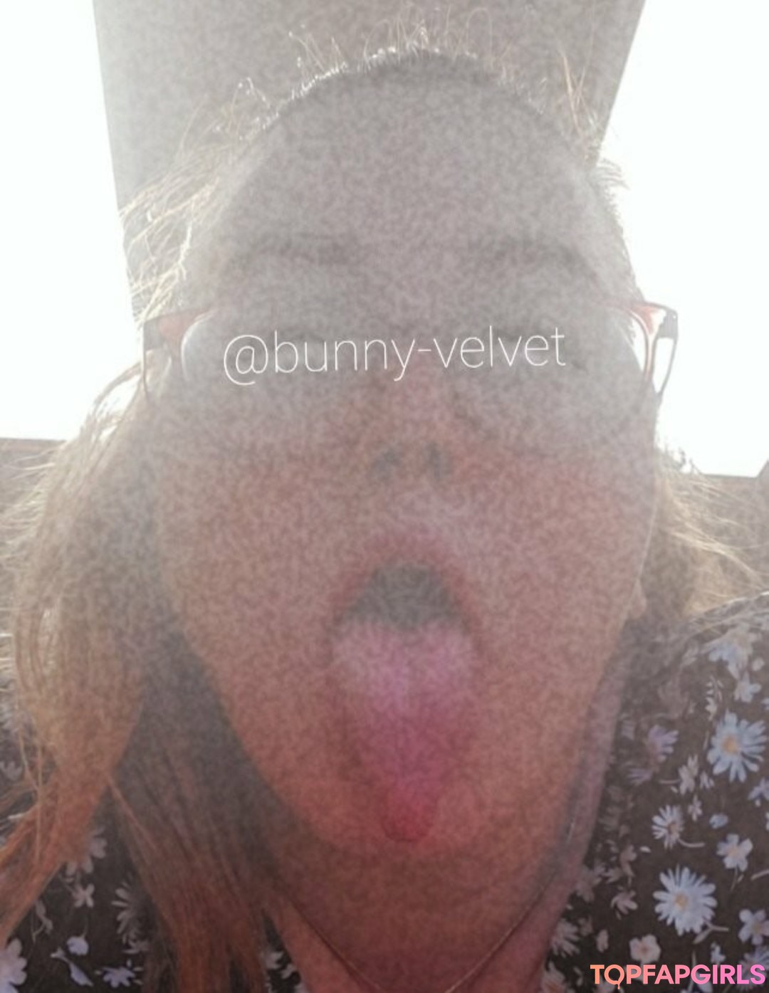 Foto desnuda filtrada de OnlyFans de Bunnyvelvettvfree #24 Foto desnuda filtrada de OnlyFans de Bunnyvelvettvfree #24