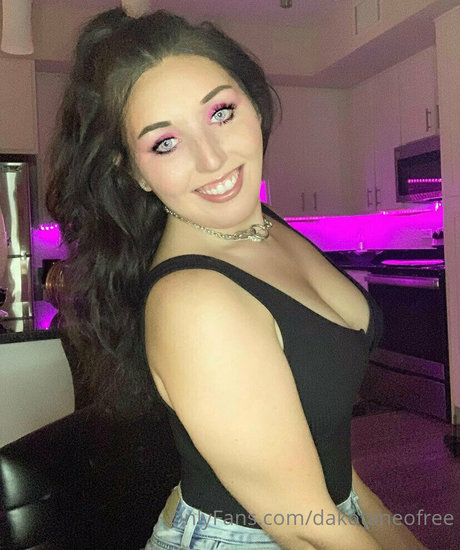 Foto desnuda filtrada de OnlyFans de Dakotaneofree