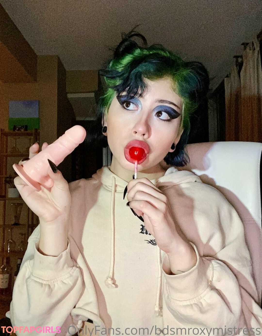 Foto desnuda filtrada de OnlyFans de Mistressroxybdsm #26 Foto desnuda filtrada de OnlyFans de Mistressroxybdsm #26