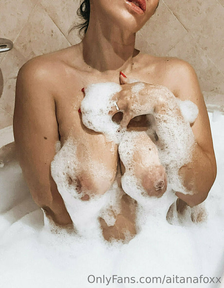 Foto desnuda filtrada de OnlyFans de Mama Susurros