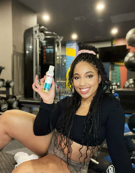 Foto desnuda filtrada de OnlyFans de Theremedybyreyna