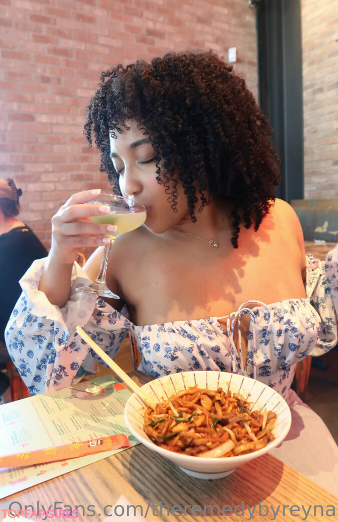 Foto desnuda filtrada de OnlyFans de Theremedybyreyna #36 Foto desnuda filtrada de OnlyFans de Theremedybyreyna #36