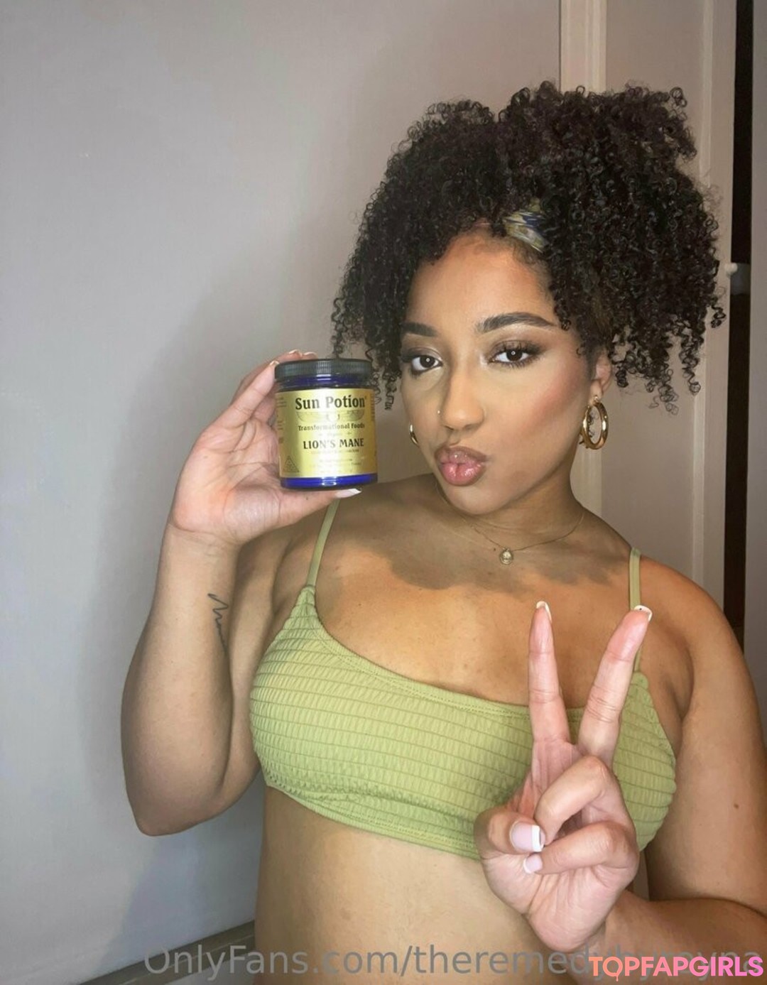 Foto desnuda filtrada de OnlyFans de Theremedybyreyna #43 Foto desnuda filtrada de OnlyFans de Theremedybyreyna #43