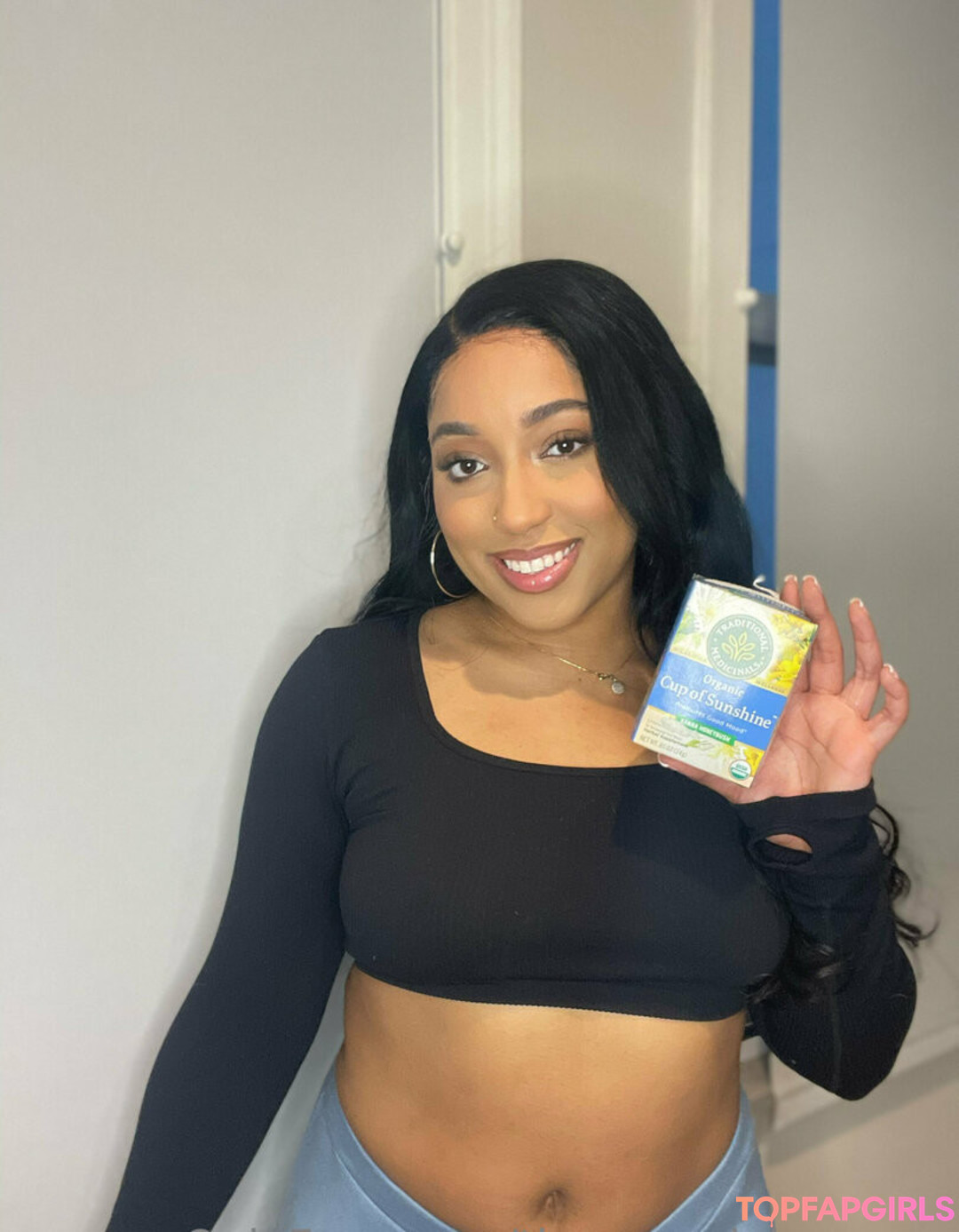 Foto desnuda filtrada de OnlyFans de Theremedybyreyna #80 Foto desnuda filtrada de OnlyFans de Theremedybyreyna #80