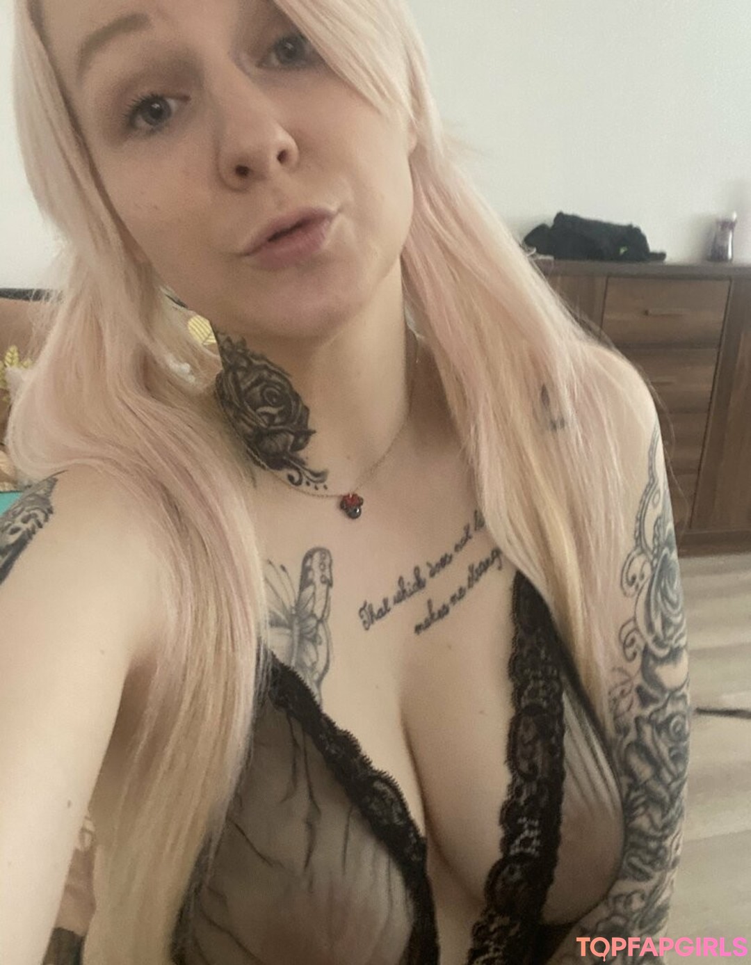 Foto desnuda filtrada de OnlyFans de Katrinakutiku #294 Foto desnuda filtrada de OnlyFans de Katrinakutiku #294