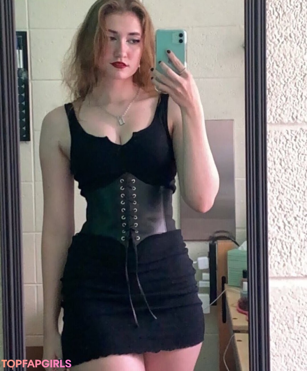 Foto desnuda filtrada de OnlyFans de Howdyhowdyyall1 #12 Foto desnuda filtrada de OnlyFans de Howdyhowdyyall1 #12