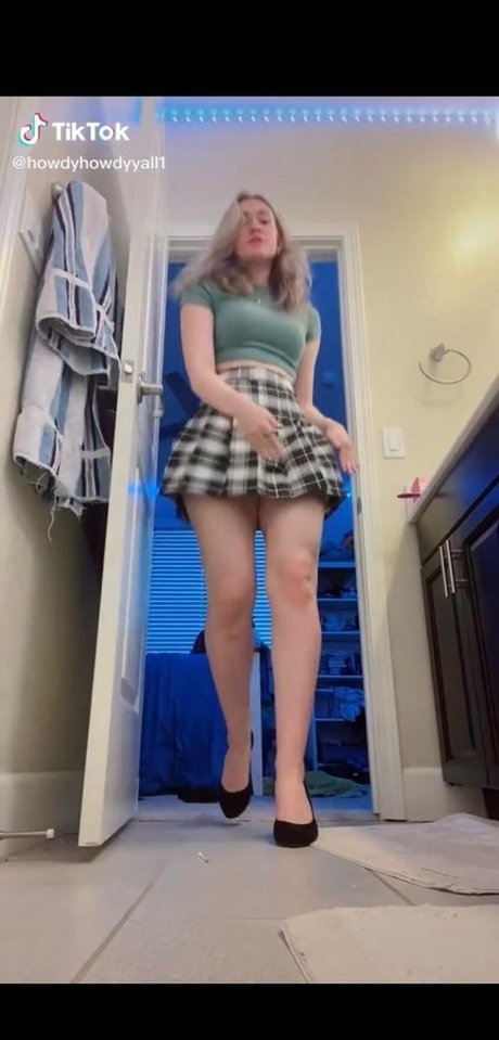 Foto desnuda filtrada de OnlyFans de Howdyhowdyyall1