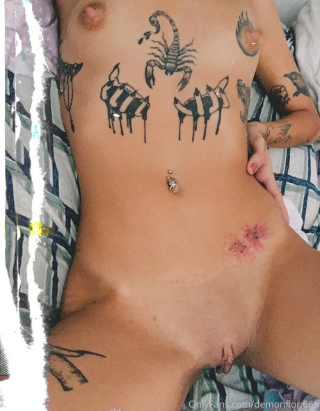 Foto desnuda filtrada de OnlyFans de Demonflor666