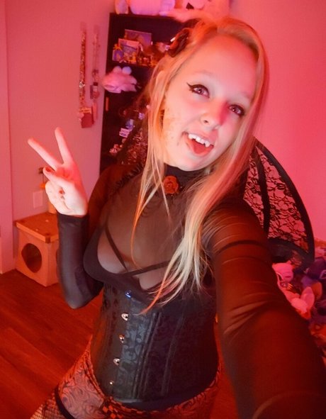Kinkypinkkitty