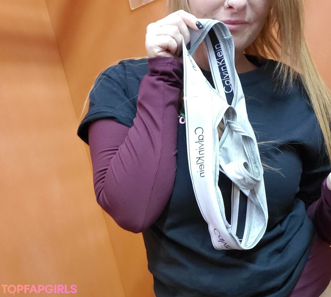 Foto desnuda filtrada de OnlyFans de Temptressqueen1 #15 Foto desnuda filtrada de OnlyFans de Temptressqueen1 #15