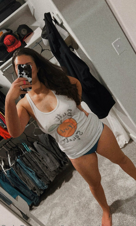 Brunettebombshell13