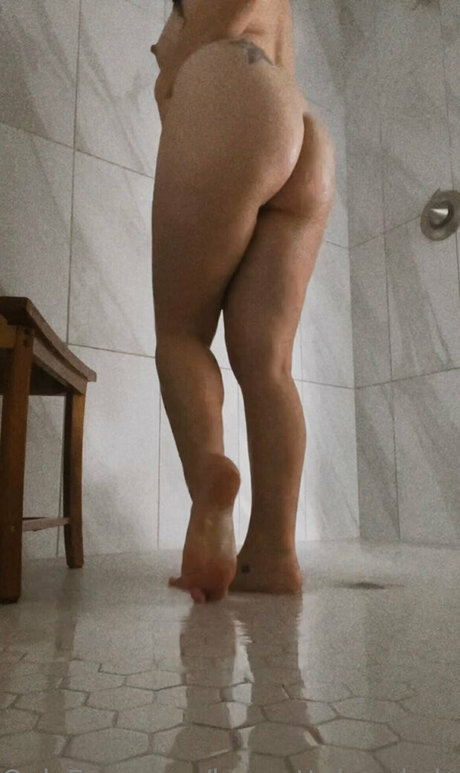 Brunettebombshell13