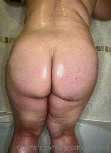 Foto desnuda filtrada de OnlyFans de Bigassbigtoysfree