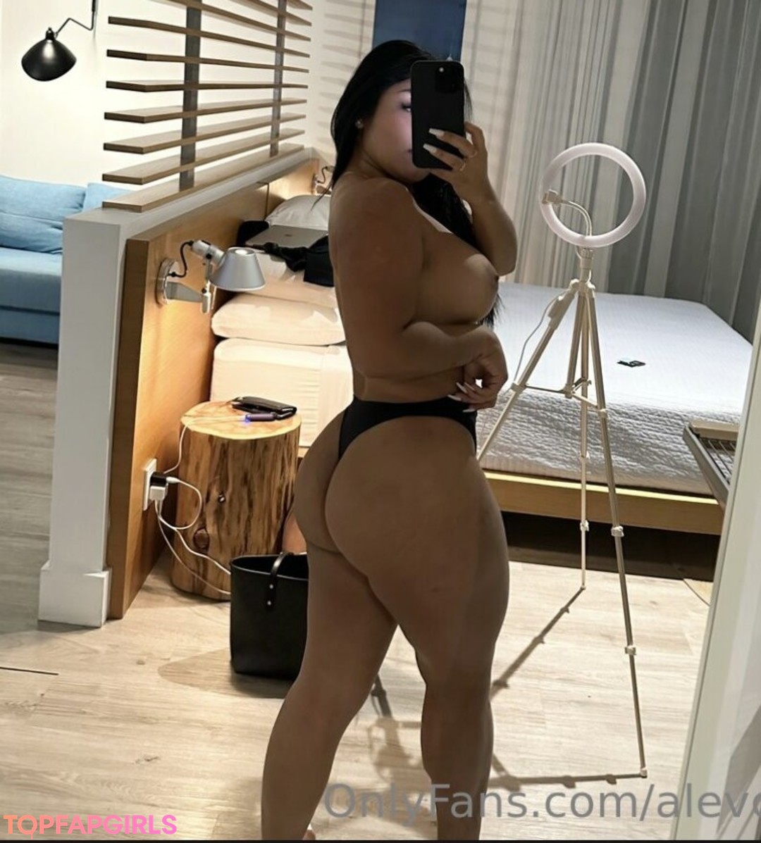 Foto desnuda filtrada de OnlyFans de Alejandra Velasquez #21 Foto desnuda filtrada de OnlyFans de Alejandra Velasquez #21