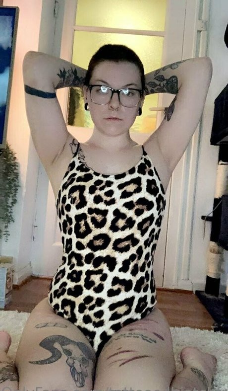 Foto desnuda filtrada de OnlyFans de Tattooedbiatchfree
