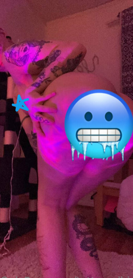 Foto desnuda filtrada de OnlyFans de Tattooedbiatchfree