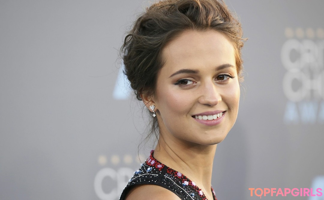 Foto desnuda filtrada de OnlyFans de Alicia Vikander #43 Foto desnuda filtrada de OnlyFans de Alicia Vikander #43