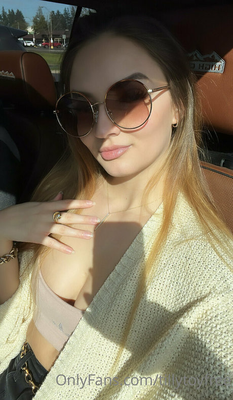 Foto desnuda filtrada de OnlyFans de Tillytoyfree