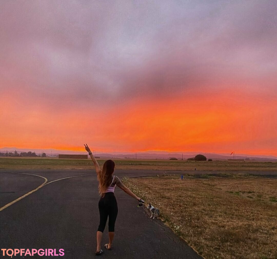 Foto desnuda filtrada de OnlyFans de Tillytoyfree #59 Foto desnuda filtrada de OnlyFans de Tillytoyfree #59