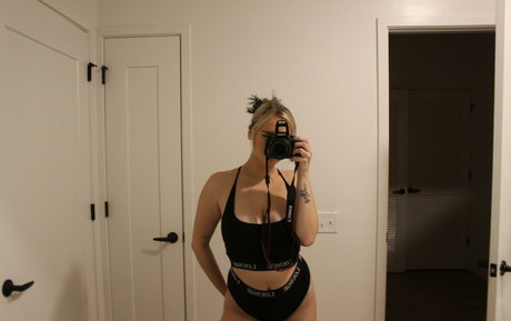 Foto desnuda filtrada de OnlyFans de Mollyomaliamollyomaliaaa
