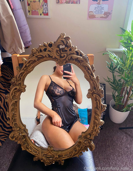 Foto desnuda filtrada de OnlyFans de Lotsoflana