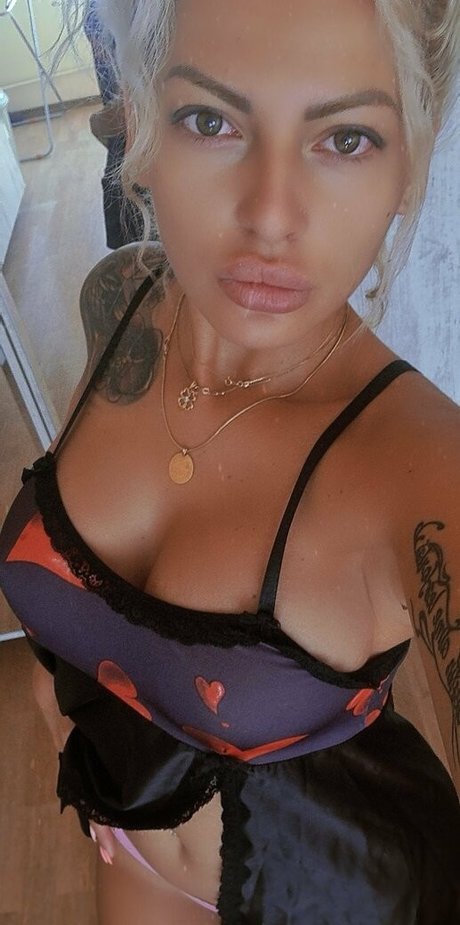 Emmiesix
