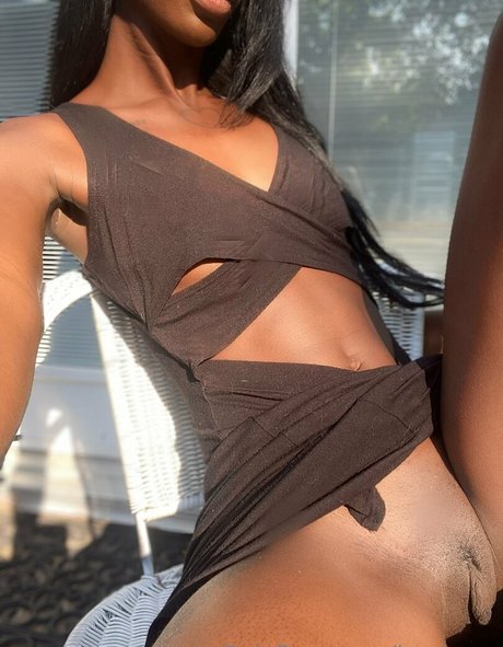 Foto desnuda filtrada de OnlyFans de Lomlzara